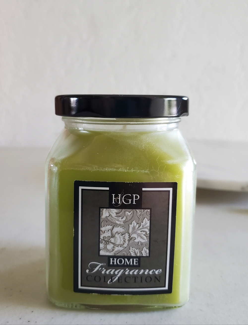 Green Tea & Cucumber candle 7.5 oz burn time approx 48 hours Home Interiors NOS